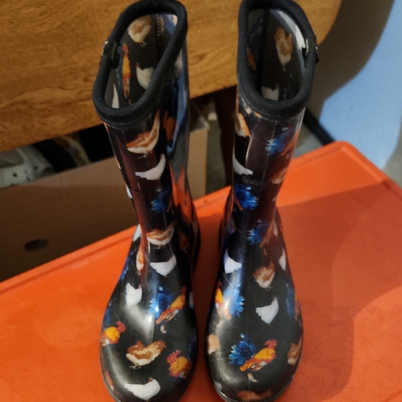 Slogggers Black Chickens Sz 8 - Picture 1 of 4